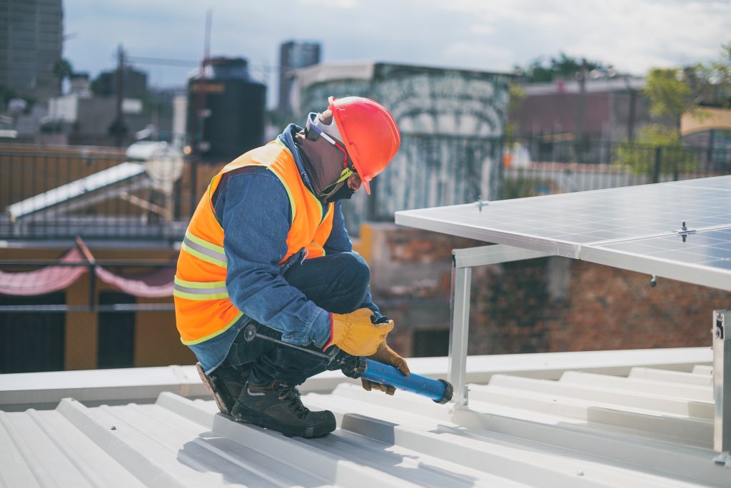 Come lavorare in sicurezza durante i giorni più caldi